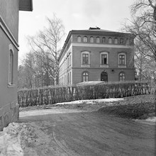 Experimentalfältet, Kungliga Lantbruksakademiens. Huvudbyggnaden, lantbrukslaboratoriet, från 1837-38, efter ritning av Fredrik Blom
