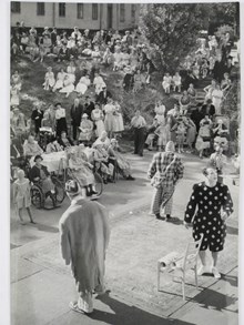 Sabbatsbergs vård- och ålderdomshem får Cirkusbesök, 1947