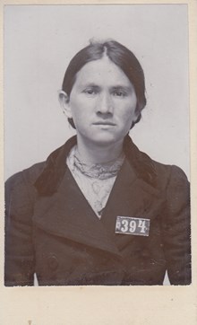 Maria Vettése, 24 år, fotograferad av polisen