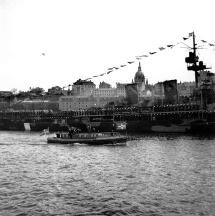 Kryssaren Gotland på Stockholms ström