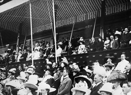 Olympiska spelen i Stockholm 1912. Kungliga läktaren vid invigningshögtidligheterna den 6 juli 1912.