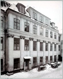 Adelcrantzska palatset, Karduansmakaregatan n:r 8. Gårdsinteriör mot väster