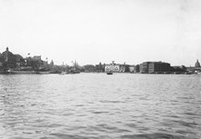 Skeppsbron och Blasieholmen från Saltsjön