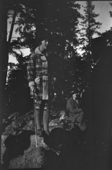 Arkeologen Hanna Rydh på Järvafältet