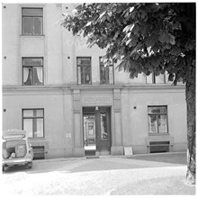 Östermalmsgatan 68 (f d  nr 27). Hemgården, ett tidigt exempel på kollektivhus