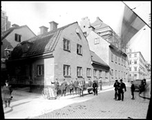 Klara Västra Kyrkogatan t.v. och Stora Vattugatan, nuvarande Vattugatan t.h
