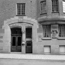 Portal och del av fasad till Ulrikagatan 15