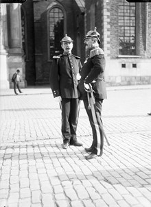 Polismästare Wilhelm Tamm till höger och kommissarie Holmgren till vänster