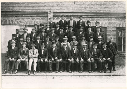 Arbetare och tjänstemän vid Byggnadsdepartementet vid Stockholms örlogsvarv