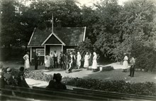 Teaterstycket Flickorna i Åskekärr, i Tantolunden 1923