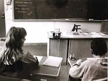 Alviksskolan: bänkar i hörselklasser, 1989