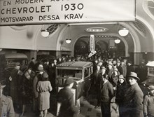 Hans Osterman AB. Pågående utställning av 1930 års Chevrolet med modern och vibrationsfri 6-cylindrig motor.