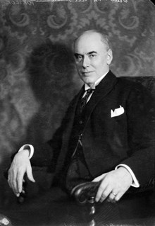 Porträtt av operasångare och operachef John Forsell. (Chef för Operan i Stockholm åren 1924-1939)