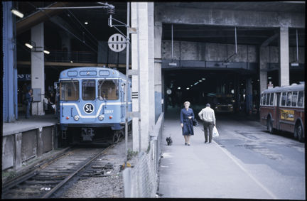 Vy mot Saltsjöbanans station vid Slussen 