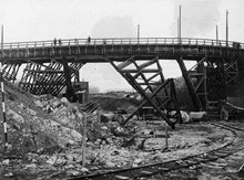 Arbeten i Hammarbyleden vid Skanstull. Provisorisk träbro före Skansbrons tillkomst