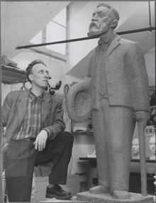 Statyn ”Mäster Palm” av skulptör Ture Edvard Johansson