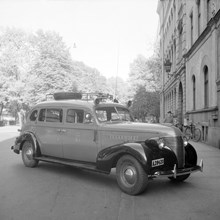 Johannes Plan, utanför Johannes Brandstation. Befälsbil 1945 vid brandkåren