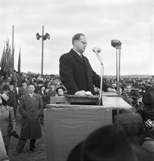 1:a majdemonstrationen 1947. Statsminister Tage Erlander i talarstolen