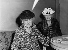 Grand Hotel. Porträtt av bostondamerna Miss Jane Sewall fr. v. (82 år) och miss Adelle Rawson (71 år). De besöker Sverige, som reseledare för fem andra bostondamer