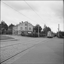 Spårvagn på linje 8 vid korsningen Gamla Tyresövägen och Sockenvägen 1950