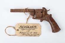 Revolver, uppmuddrad vid Riksbron år 1931