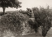 Skulpturen Tänkaren på Waldemarsudde