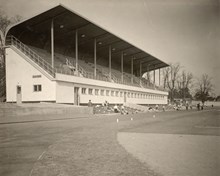 Förberedelser för stafett, Kristinebergs Idrottsplats, maj 1933