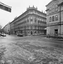 Swedenborgsgatan sedd norrut. I mitten hörnhuset Swedenborgsgatan 13, Högbergsgatan 58