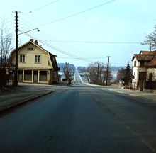 Nockeby; hörnet av Drottningholmsvägen och Grönviksvägen. Vy rakt mot Nockebybron