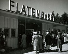 Flatenbadet: Entrén till badet under sommaren 1937
