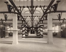 Invigning av Slakthuset 1912. Slakthallen för storboskap dekorerad för invigning