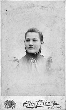 Porträtt av Emilia Sjögren 17 år.