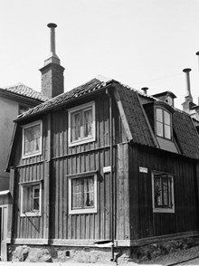 Timmermansgatan 46 vid hörnet av Bengt Ekehjelmsgatan 9 (t.h.). Då kv. Bergsgruvan Mindre, nu kv. Postbonden