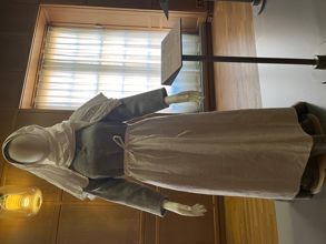 En hantverkarkvinnas klänning från 1300-talet