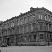 Hörnet Linnégatan 54  t.v. och Skeppargatan 42 Hedvig Eleonora folkskola