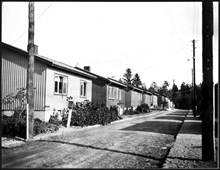 Rökstensvägen vid kvarteret Skifferdolken i Ängbys småstugeområde
