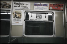 Fönster och interiör i tunnelbanevagn år 1978