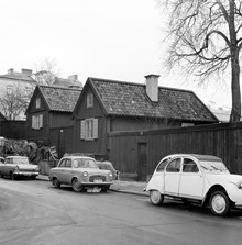 Åsögatan vid kv. Lotsen , mot Skeppargränd. Husen Åsögatan 195 och 197