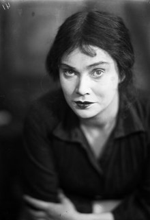 Porträtt av skådespelerskan Linnéa Hillberg