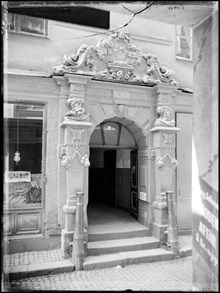 Portalen till von der Lindeska huset, Västerlånggatan 68.