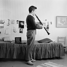 Mats Lindgren övar klarinett i sitt rum på Oppundavägen 6