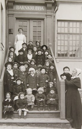 Gruppbild av barn på Kungsholms västra barnkrubba