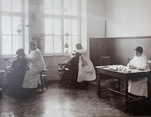 Skolbarn besöker tandläkarmottagning - 1914