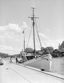 Kungliga fiskeristyrelsens undersökningsfartyg vid Strandvägens kaj. Vy mot Djurgården