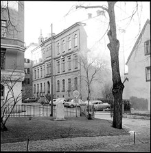 Saltmätargatan 2, hörnet Kammakargatan, sett från Adolf Fredriks kyrkogård
