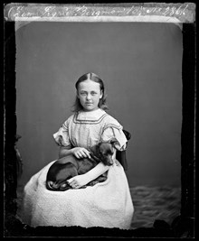 Porträtt av demoiselle Sigrid Bergman med hund