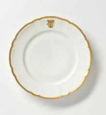 Tallrik med Ernest och Signe Maria Thiels emblem