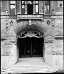 Portalen till Kungl. Posthuset, Vasagatan 28-34