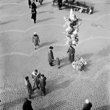 Ballongförsäljare på Hötorget. Fågelperspektiv