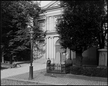 Västportalen till Adolf Fredriks Kyrka vid Holländargatan